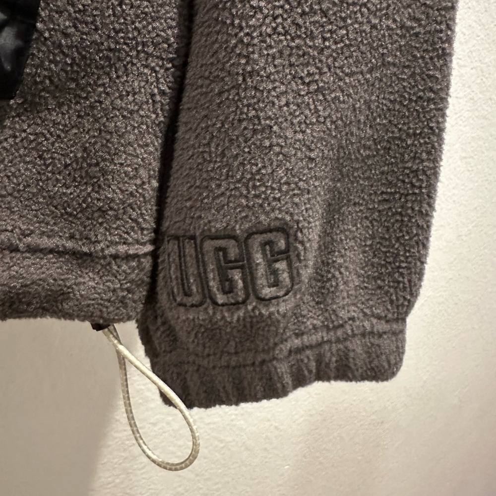 UGG - Picture 11 of 16